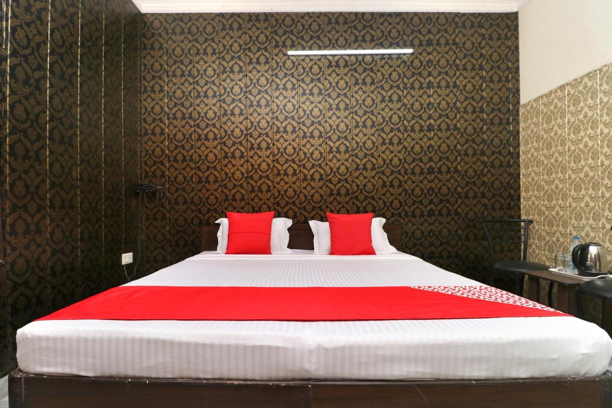 Hotel O Mall Residency Amritsar Bagian luar foto